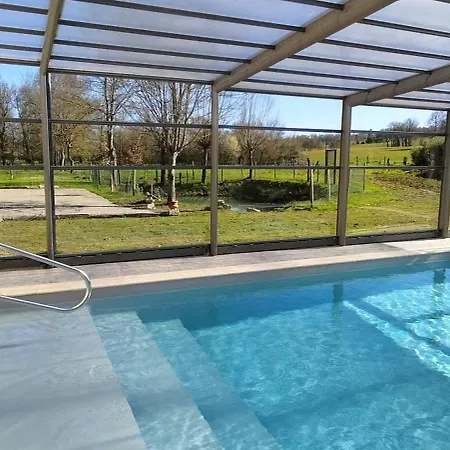 ベッド・アンド・ブレックファスト Domaine Jardin D'en Naoua Maubec